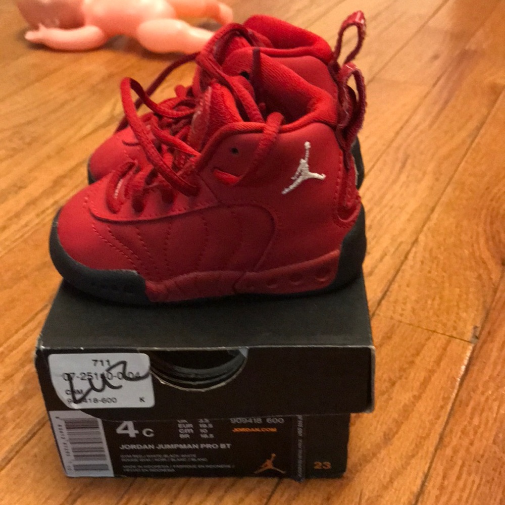 Red and black jordan jump man 4c excellent